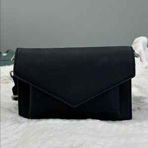 Urban Expressions Classic Black Envelope Crossbody Bag - Elegant Everyday Style